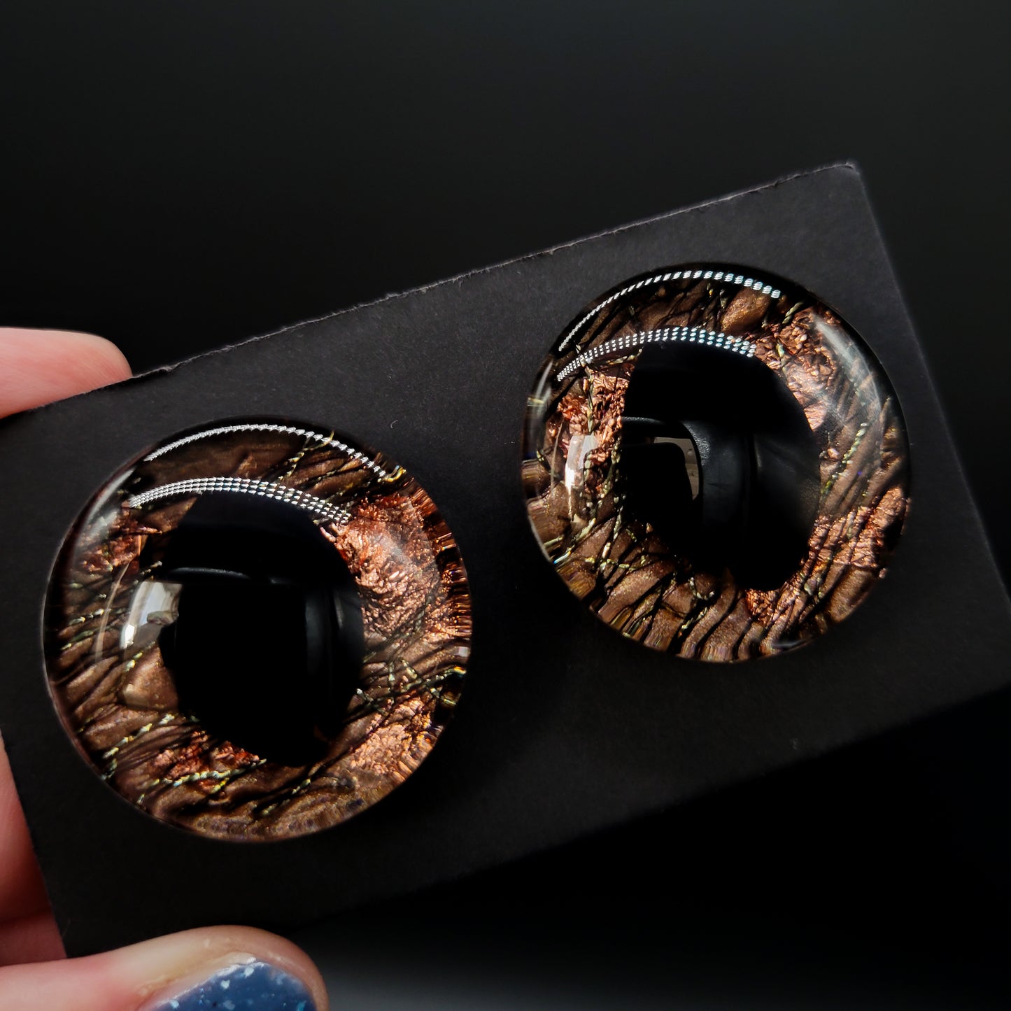 Wingspan - warm brown with copper accents and black feathering